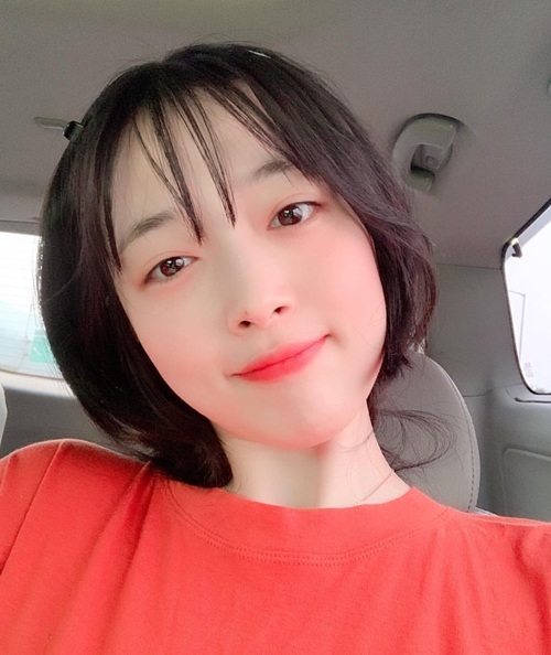 Ảnh hot sao Hàn: Nancy lộ ngực sexy, NU'EST comeback đủ 5 người