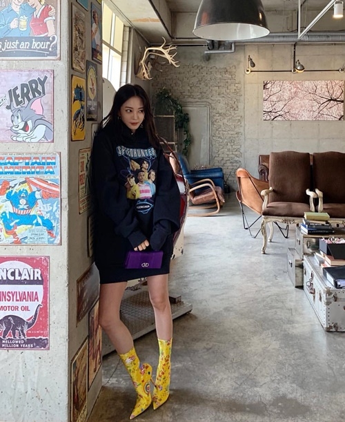 Ảnh hot sao Hàn: BTS thăm TXT, Somi và Ong Seong Woo kết đôi