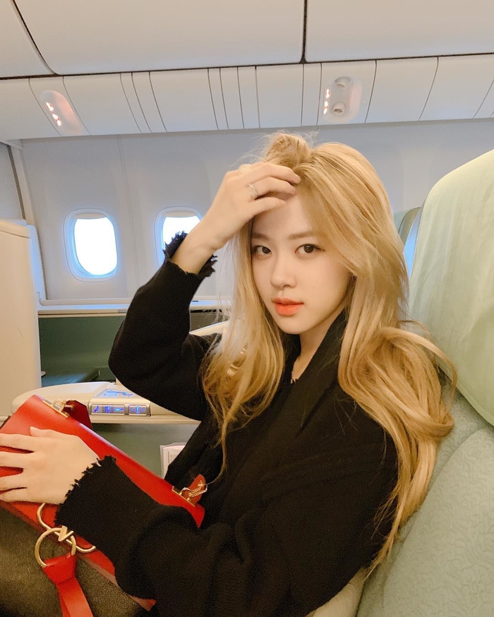 Ảnh hot sao Hàn: Jennie búi tóc natra mà vẫn thần thái