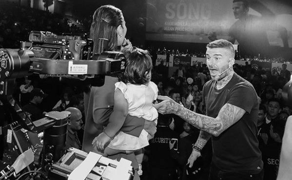 Bạn biết gì về nhóc tì sáng nhất hôm nay, được chụp hình cùng Beckham