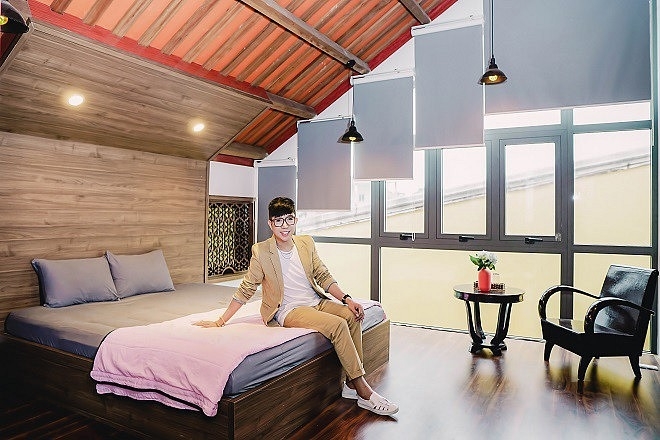 Bất ngờ với quá khứ cơ cực của Long Nhật: Sáng bán bún bò Huế, đêm đi