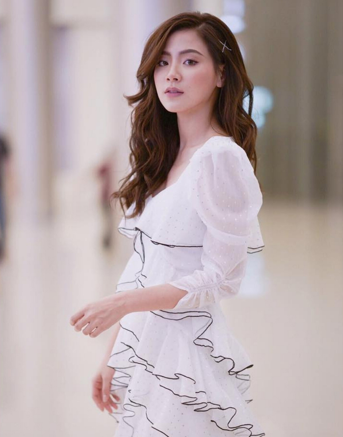 Bí quyết mặc đẹp cho dáng người thanh mảnh từ nữ chính Friend zone