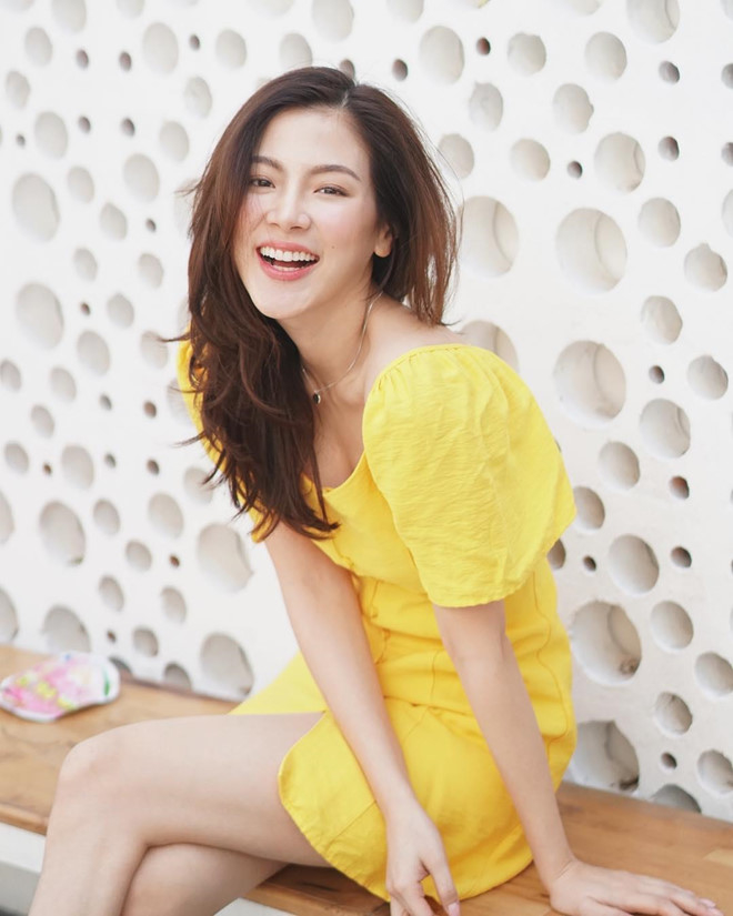 Bí quyết mặc đẹp cho dáng người thanh mảnh từ nữ chính Friend zone