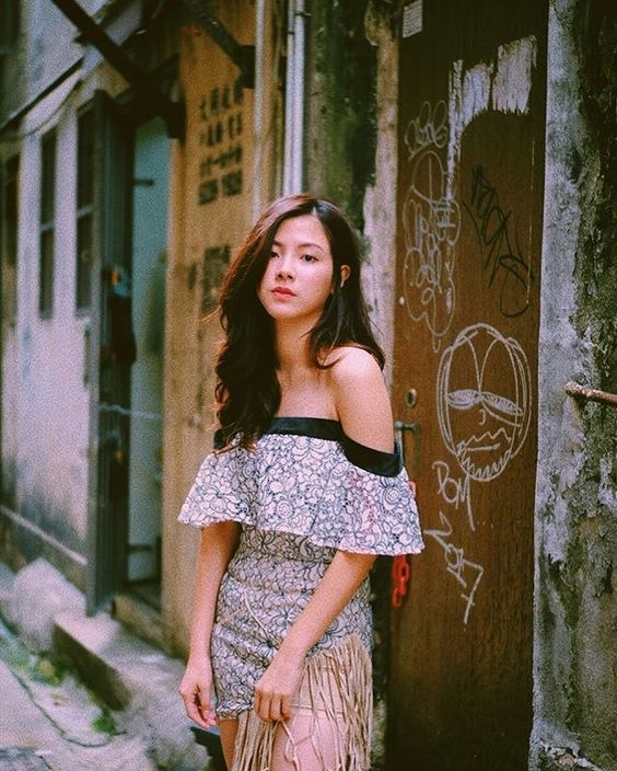 Bí quyết mặc đẹp cho dáng người thanh mảnh từ nữ chính Friend zone