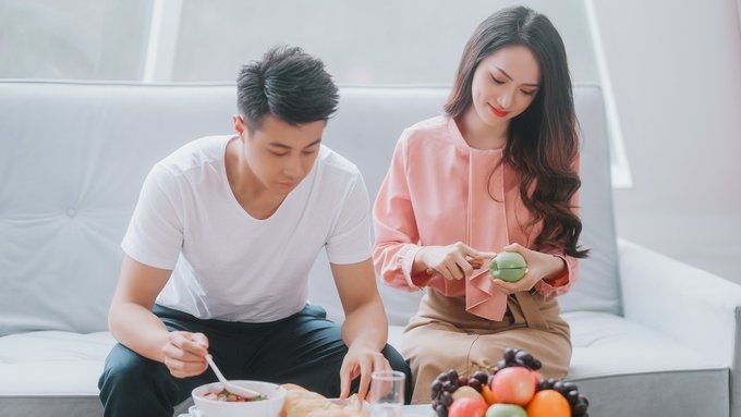 Bóc giá set đồ rẻ mà đẹp xuất sắc của Hương Giang trong MV mới
