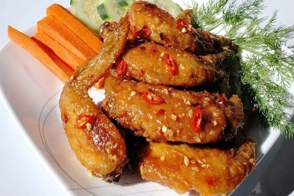 Những thực phẩm hàng đầu bạn nên và không nên ăn khi bị mụn