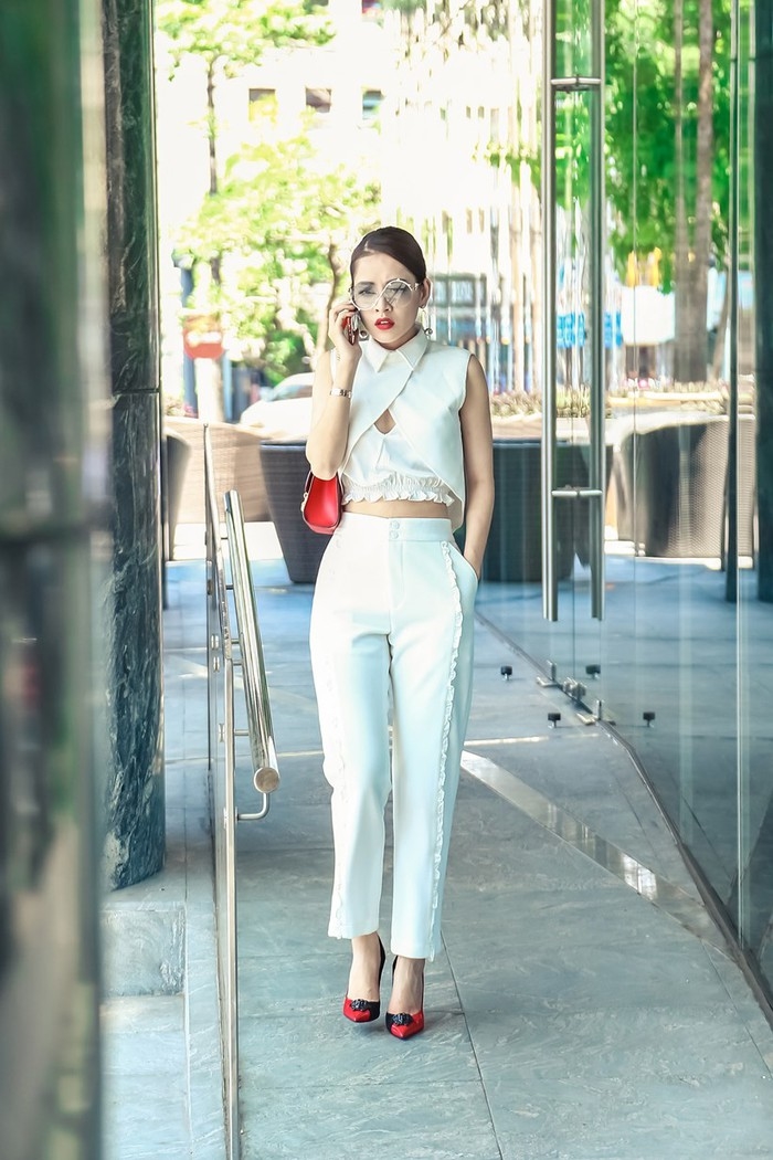 Chi Pu khác xa bản gốc, Lan Ngọc gần giống hệt trong She was pretty