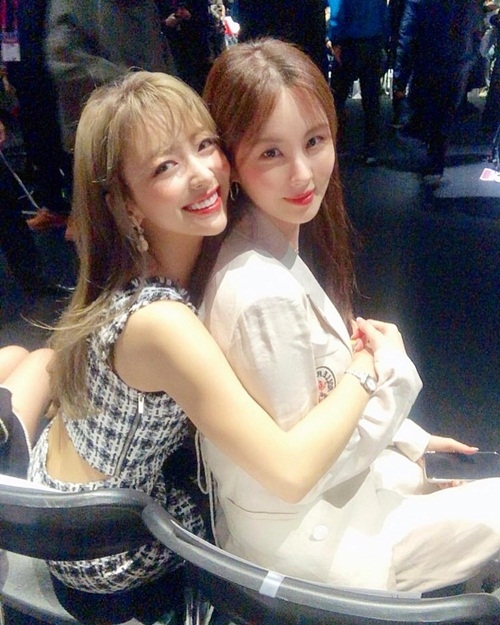 Ảnh hot sao Hàn: Tae Yeon son môi căng mọng nhìn muốn cắn