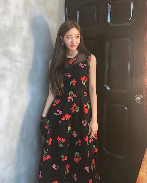 Ảnh hot sao Hàn: Tae Yeon son môi căng mọng nhìn muốn cắn