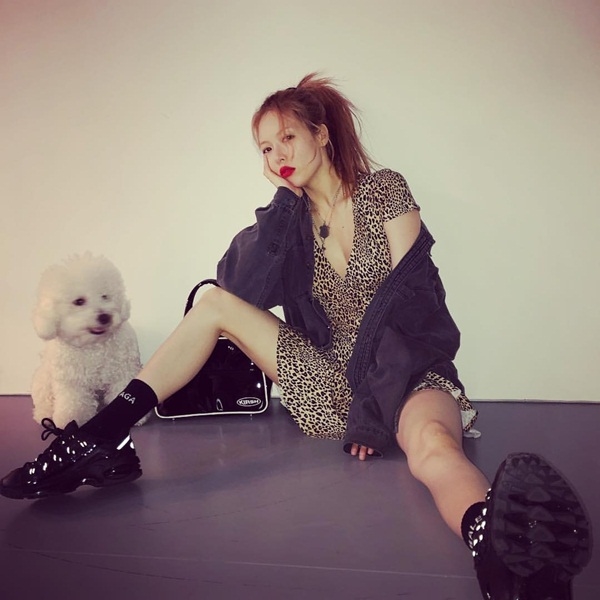 Ảnh hot sao Hàn: Tae Yeon son môi căng mọng nhìn muốn cắn