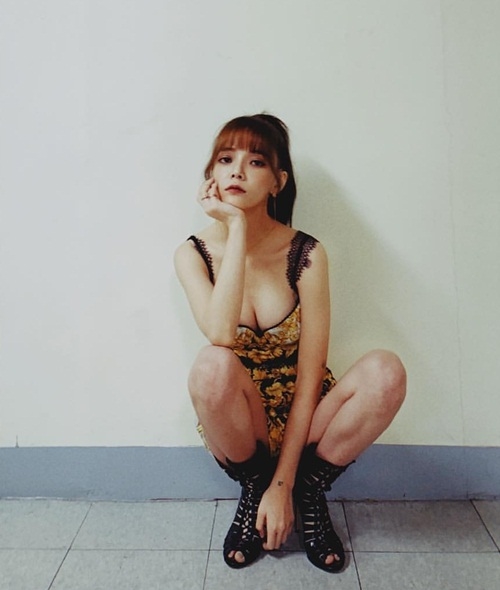 Ảnh hot sao Hàn: Tae Yeon son môi căng mọng nhìn muốn cắn