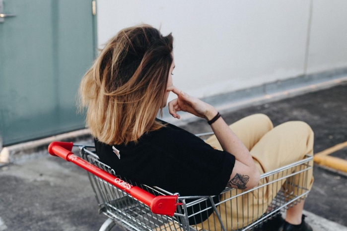 Cô gái đổi đời sau 1 năm không mua sắm