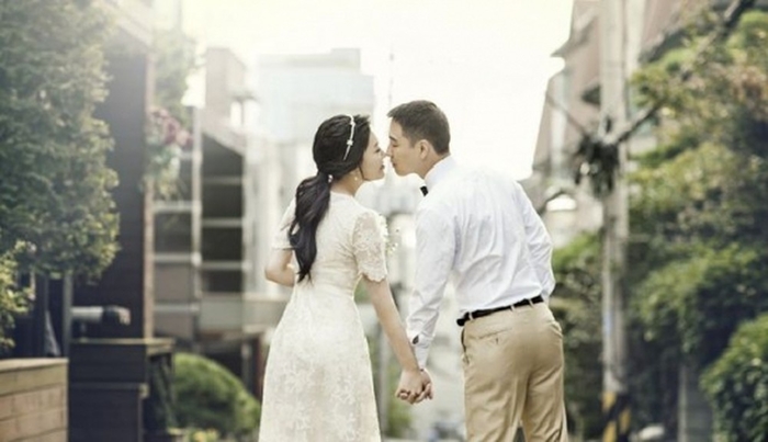 Lay chong duoc 1 tuan, co dau ai oan phat hien nha chu re no hon 8 ty: An thua co mat nhin nguoi?