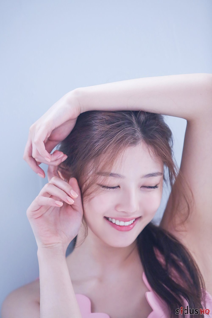 Đâu chỉ nhan sắc, sao nhí Kbiz lừng lẫy nay đã sở hữu toàn body khủng