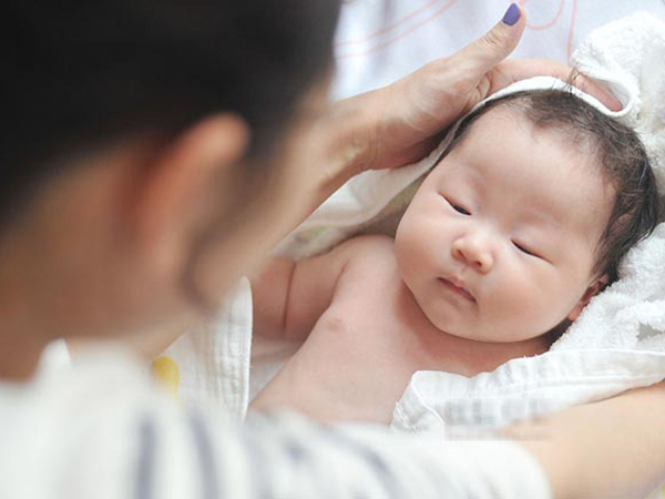 Không phải cứ rụng tóc là thiếu canxi