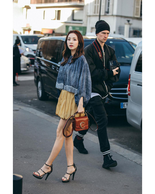 Đọ sắc tại Paris: Jessica - Dara mỗi người một phong cách nhưng vẫn đ