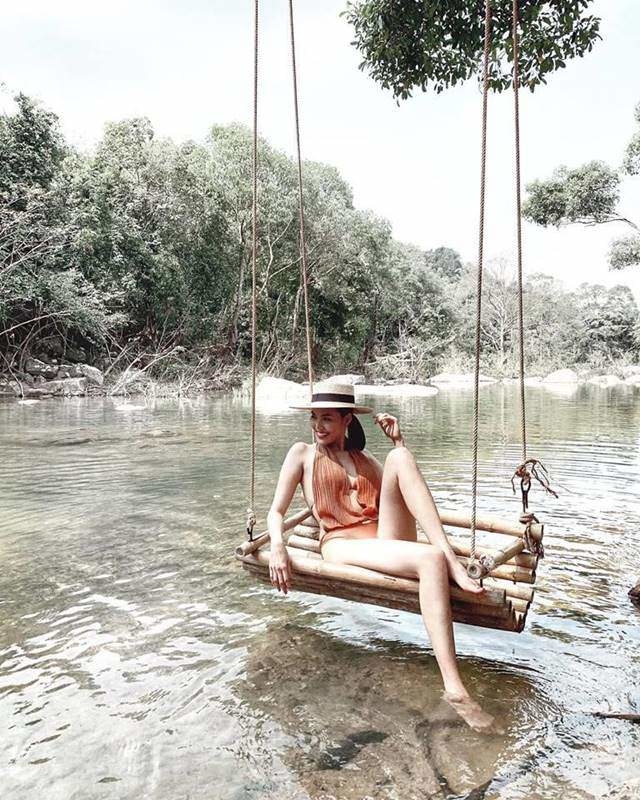 Fan tha hồ nóng mắt với ảnh khoe eo thon ngực nở mặc bikini của sao