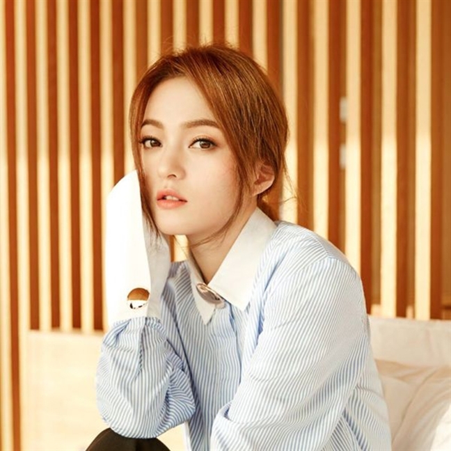 Giàu có là vậy nhưng bố mẹ của các sao Hoa ngữ này vẫn làm lụng vất vả