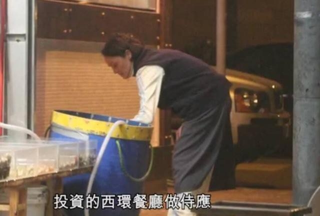 Giàu có là vậy nhưng bố mẹ của các sao Hoa ngữ này vẫn làm lụng vất vả