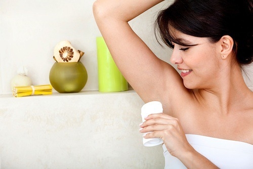 Hè đang tới cũng là lúc ác mộng ngày hè mang tên mồ hôi cánh chuẩn b