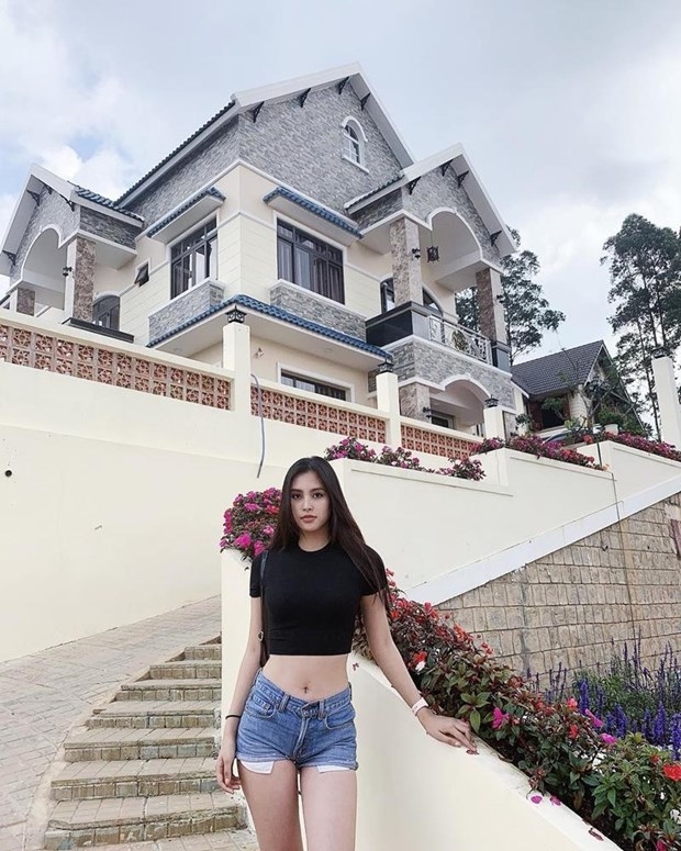 Hoc dan my nhan Viet dien do sao cho sanh dieu: Thoi trang doi khi cung “than troi”