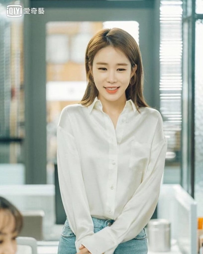 Học ngay cách trang điểm thần thánh của Yoo In Na