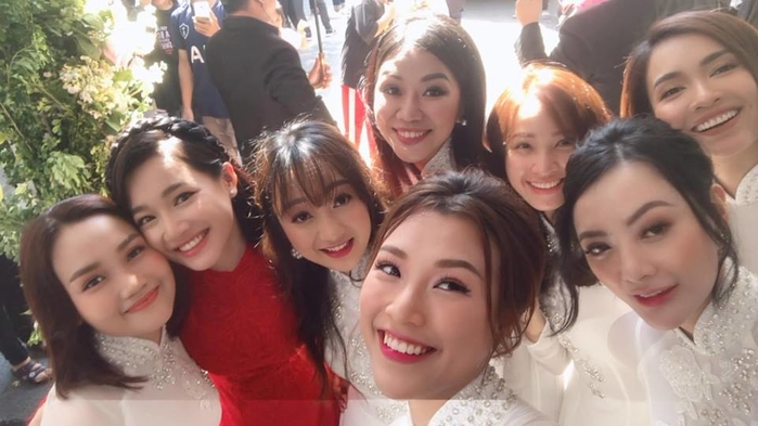Vbiz có một hội chị em bạn dì không ồn ào, không drama
