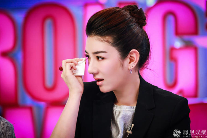 Huỳnh Dịch: Từ ngọc nữ màn ảnh tụt dốc thành người đàn bà hư hỏng