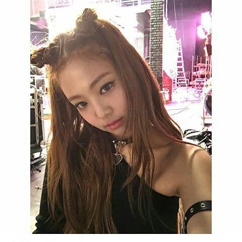 Trừ kiểu tóc bạch kim, Jennie (BLACKPINK) luôn xử đẹp những kiểu tóc
