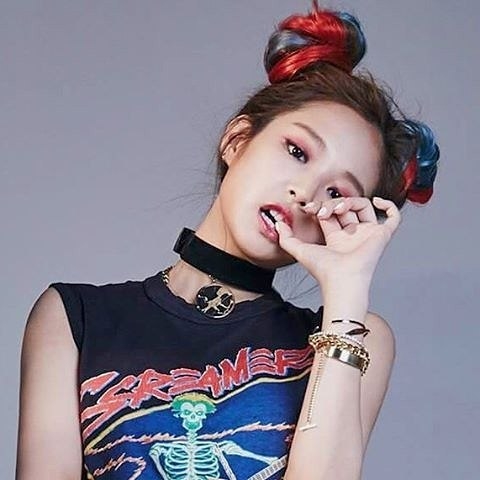 Trừ kiểu tóc bạch kim, Jennie (BLACKPINK) luôn xử đẹp những kiểu tóc