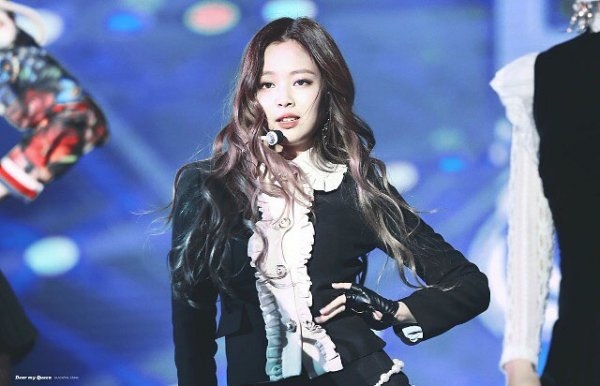 Trừ kiểu tóc bạch kim, Jennie (BLACKPINK) luôn xử đẹp những kiểu tóc