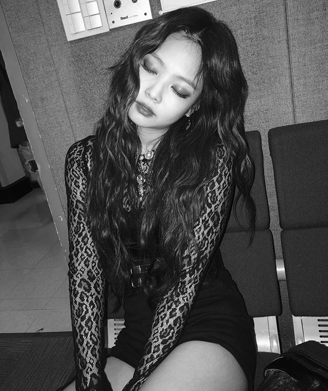 Trừ kiểu tóc bạch kim, Jennie (BLACKPINK) luôn xử đẹp những kiểu tóc