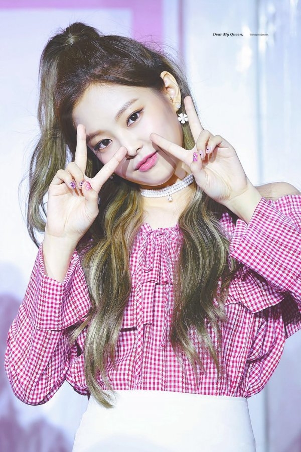 Trừ kiểu tóc bạch kim, Jennie (BLACKPINK) luôn xử đẹp những kiểu tóc