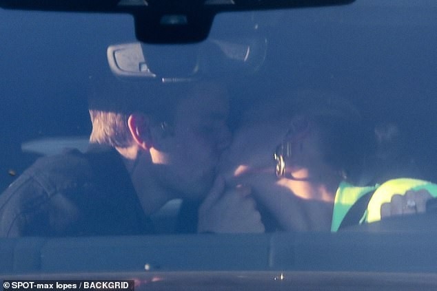 Justin và Hailey: Sau bão giông chỉ cần 1 tình yêu bình lặng, cùng