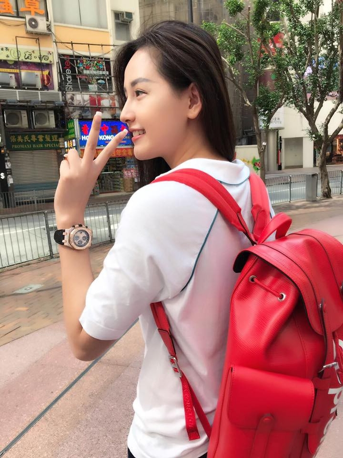 Không chỉ săn đồ hiệu, loạt sao Việt còn thể hiện đẳng cấp săn đồ hiếm