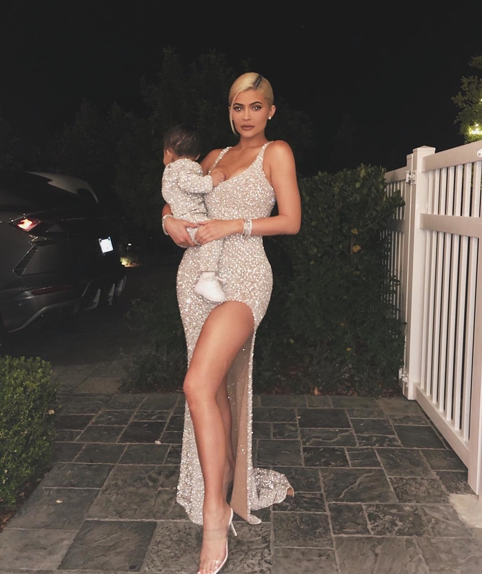 Kylie Jenner- nữ tỷ phú tự thân trẻ nhất mọi thời đại