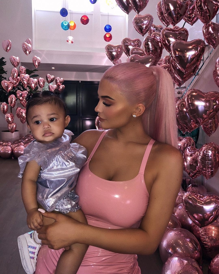 Kylie Jenner- nữ tỷ phú tự thân trẻ nhất mọi thời đại