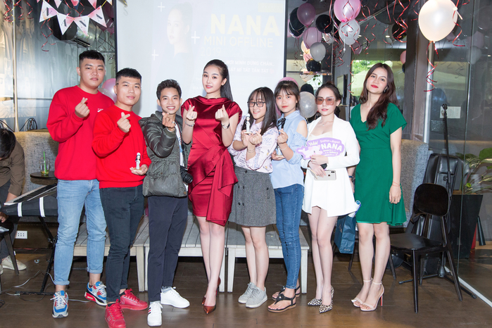 Lê Âu Ngân Anh xinh đẹp, trẻ trung trong buổi gặp gỡ fan hâm mộ