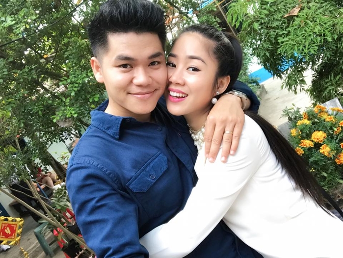 Sao Việt và những chuyện tình phi công trẻ lái máy bay bà già