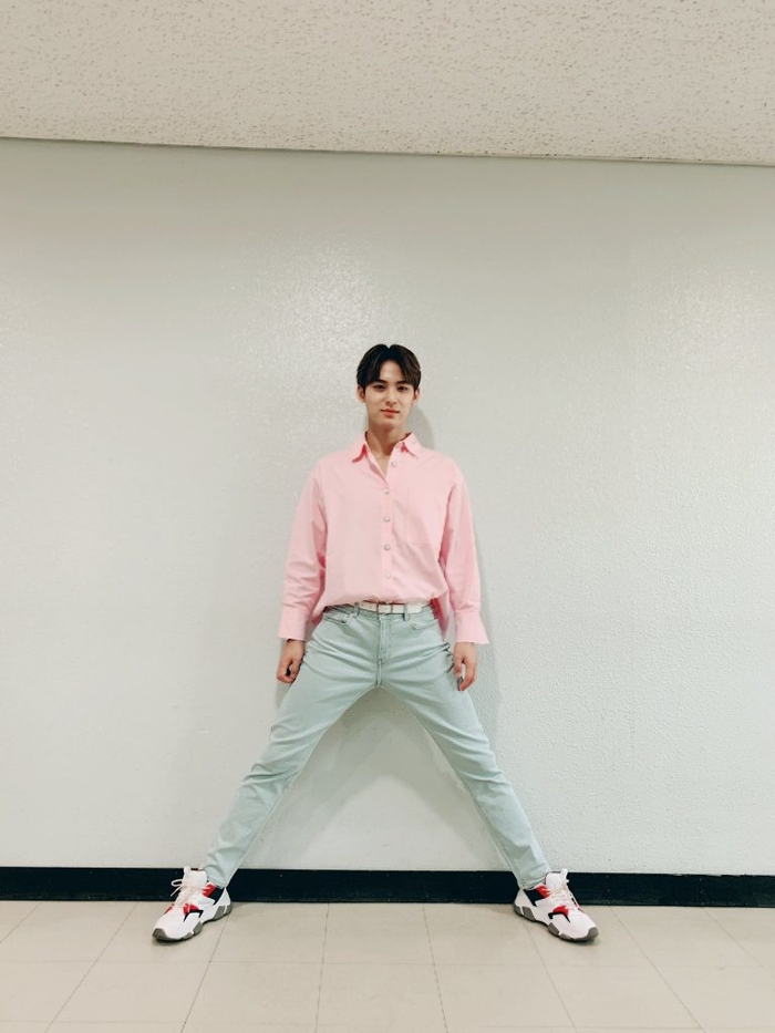 Loạt nam idol có chiều cao khủng nhất Kpop