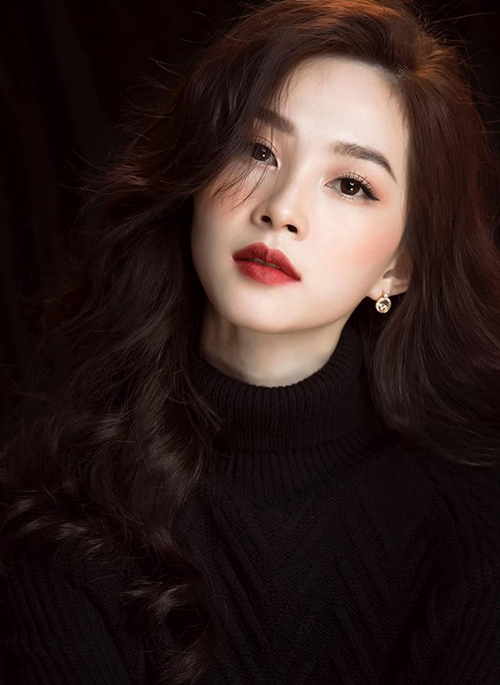 Lương Bằng Quang như “trai đẹp bị trục xuất”, Phạm Hương tái xuất