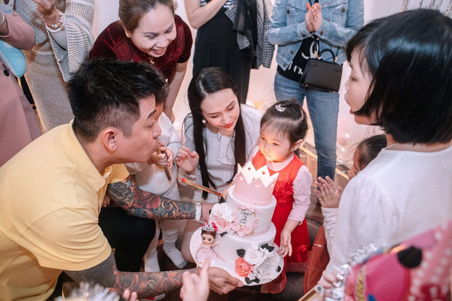 Lương Bằng Quang như “trai đẹp bị trục xuất”, Phạm Hương tái xuất