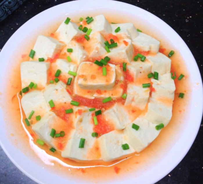 Mâm cơm tối không thiếu thứ gì chỉ hơn 100 ngàn đồng