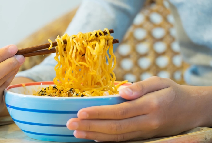 Mẹ bầu có nên ăn mì tôm không và đây là lời giải đáp của bác sĩ