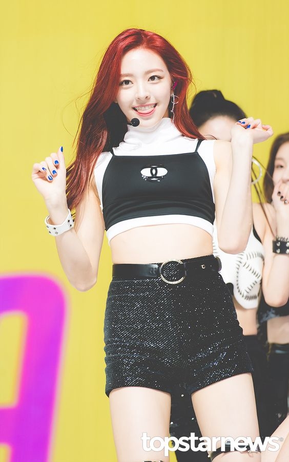 Mĩ nhân Kpop thế hệ 10x: Không giống Tzuyu thì cũng có nét của Irene