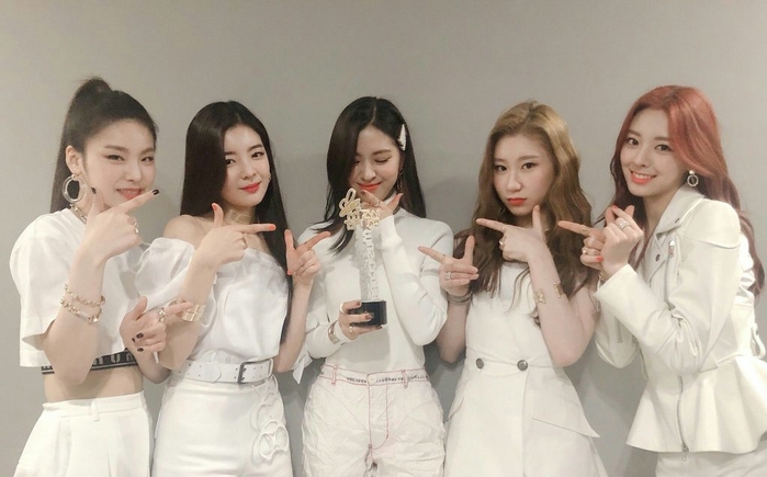 Vừa debut đã làm mưa làm gió, đây là 3 nhóm nhạc nữ được mong đợi