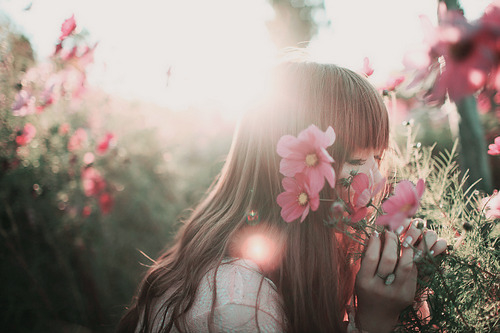 Mưa qua là hết, người qua thành lạ tình yêu đã cũ hãy để nó trôi đi