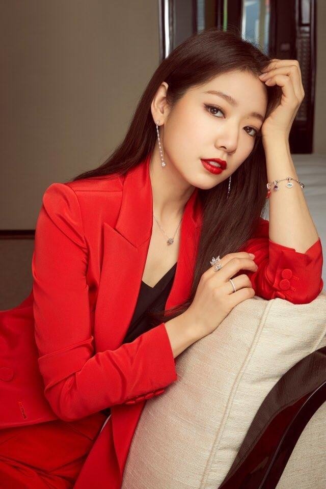 Mỹ nhân Hàn xinh đẹp khi tô son đỏ