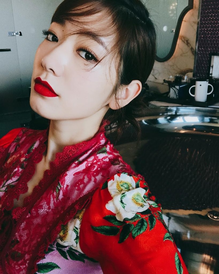 Mỹ nhân Hàn xinh đẹp khi tô son đỏ