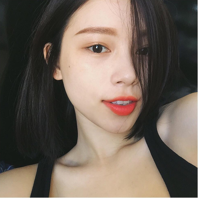 Mỹ nhân Hàn xinh đẹp khi tô son đỏ
